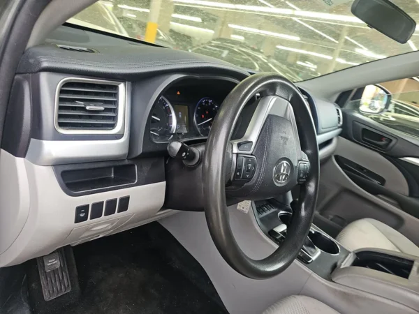 2016 Toyota Highlander LE