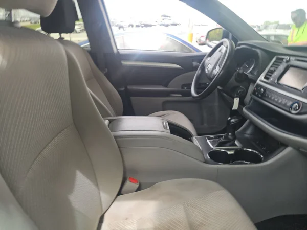 2016 Toyota Highlander LE